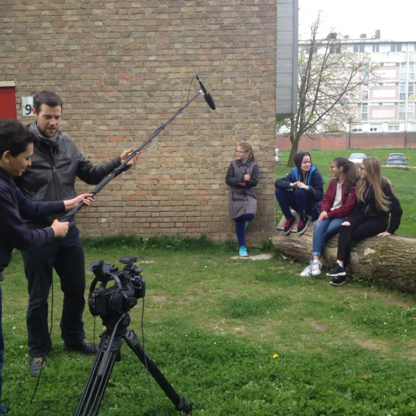 Les jeunes de Roubaix en plein tournage de leur film.