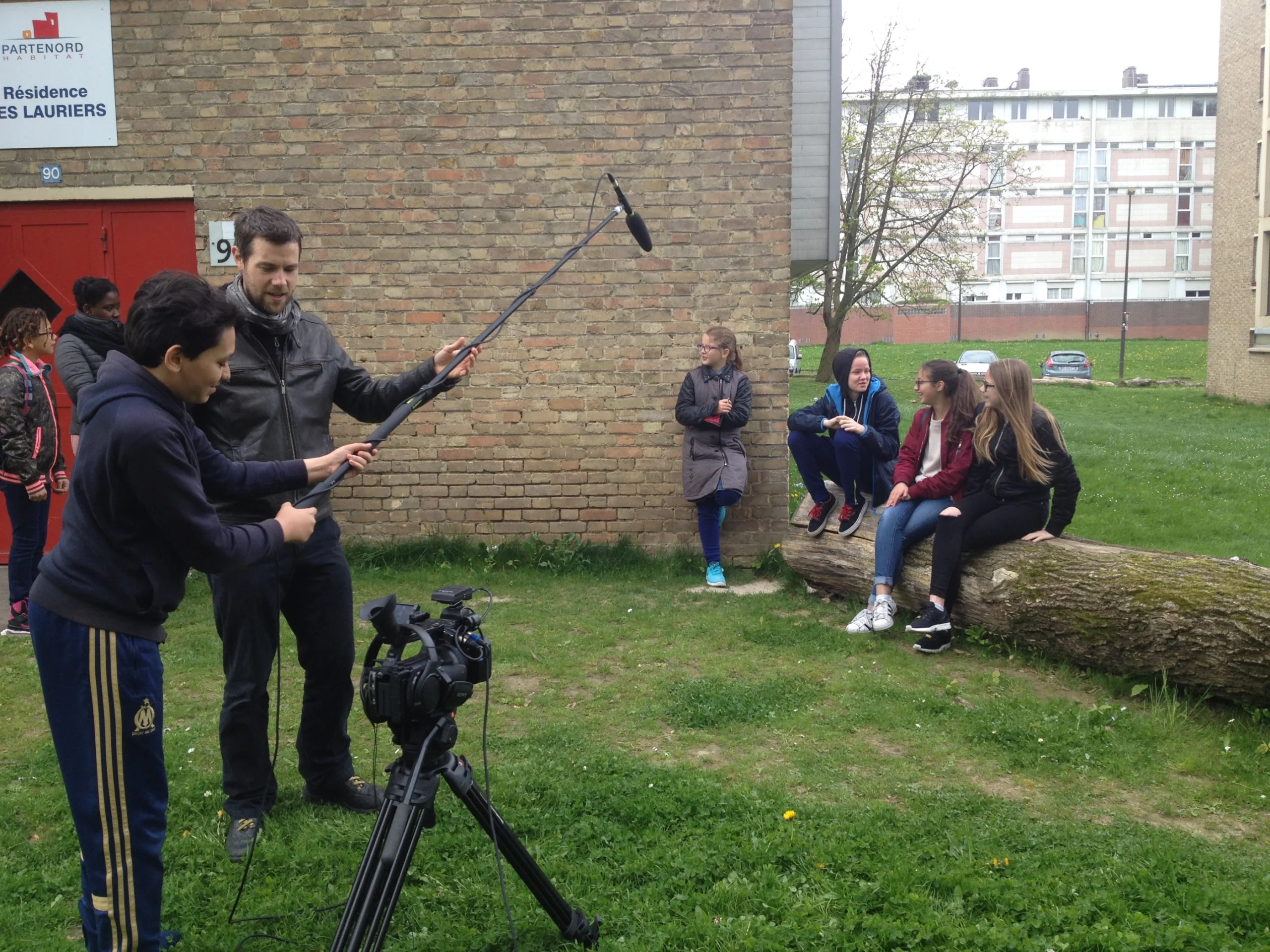 Les jeunes de Roubaix en plein tournage de leur film.
